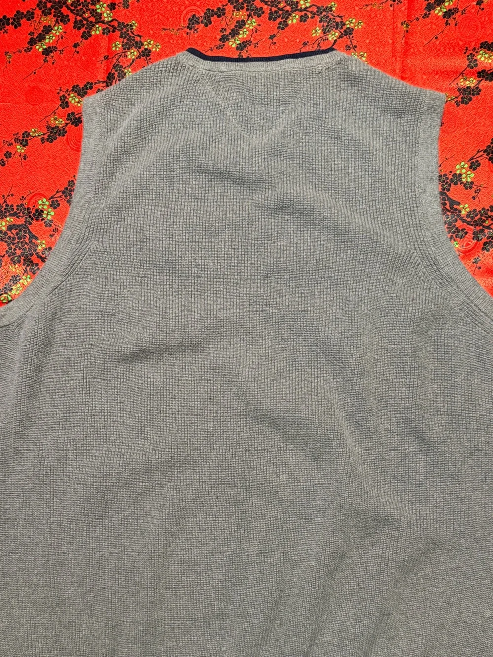 Tommy Hilfiger Gray Ribbed Vtg. Sweater vest w Contrast Trim